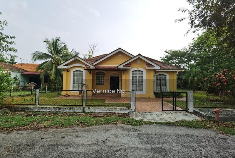 Pantai Sepang Putra - 1