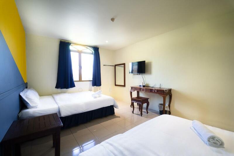 Jalan Dedap Taman Johor Jaya Hotel 2 adjoining units - 4