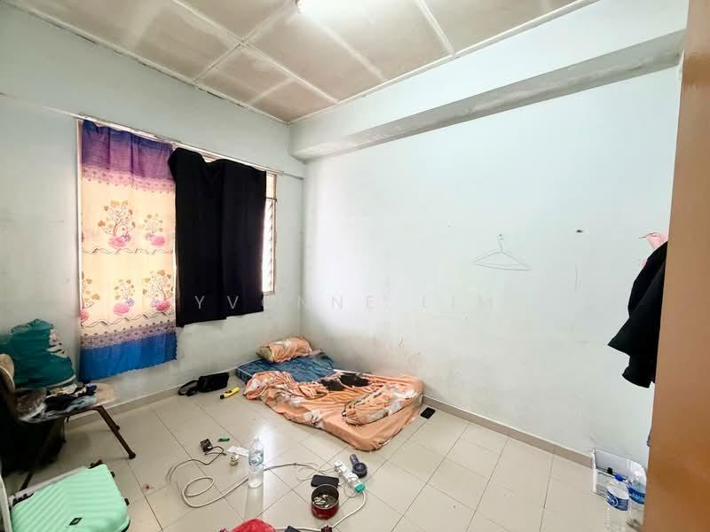 Flat Taman Perling - 3