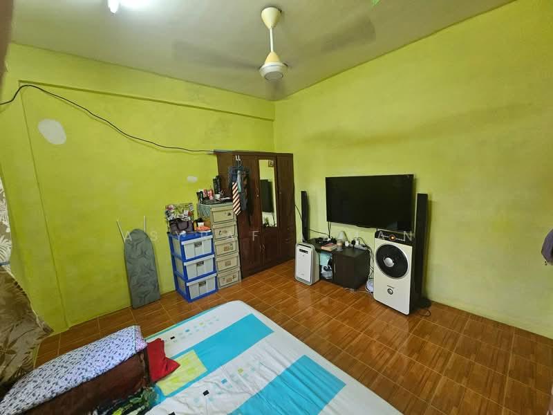 Taman Putra Budiman Flat - 4