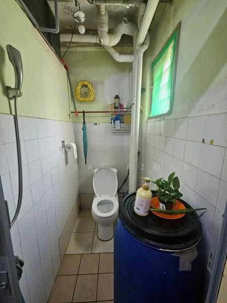 Taman Putra Budiman Flat - 5