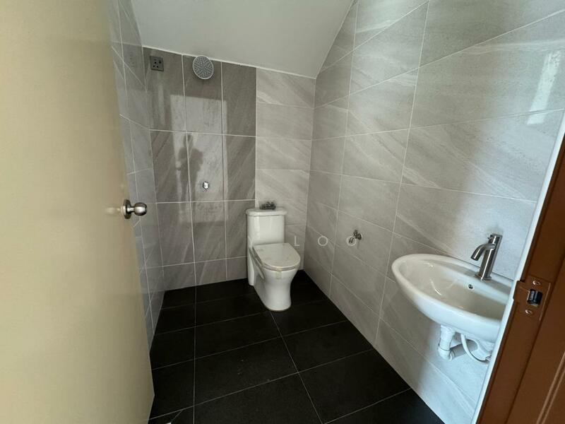 Taman Lapangan Indah - 5