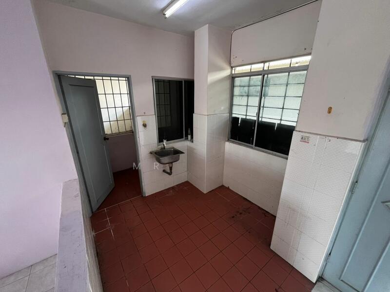 Le Courts Desa Tambun - 5