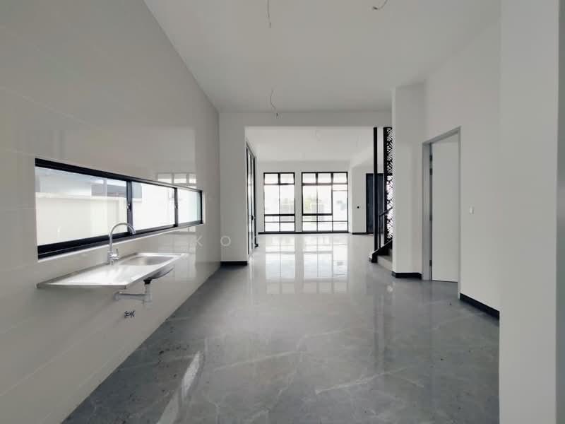 Setia Tropika Setias Tropikas - 4