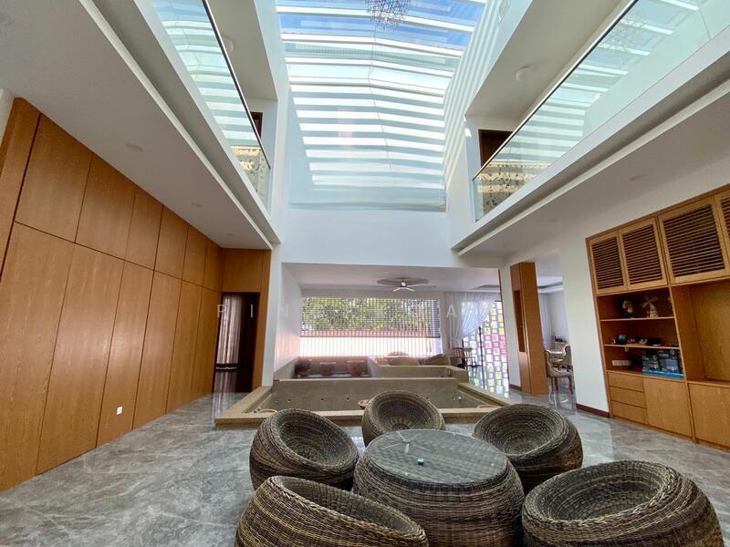 2.5 STY REBUILT BUNGALOW | 7750SF | JESSELTON - 1