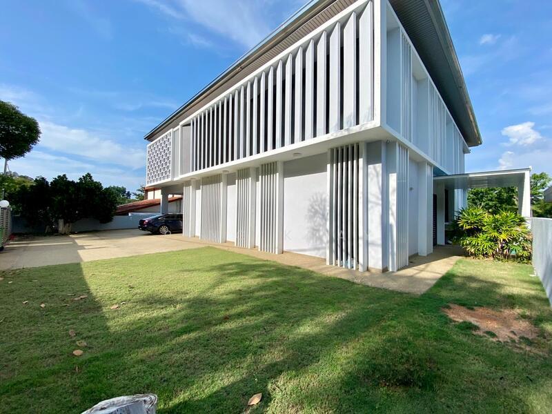 2.5 STY REBUILT BUNGALOW | 7750SF | JESSELTON - 2