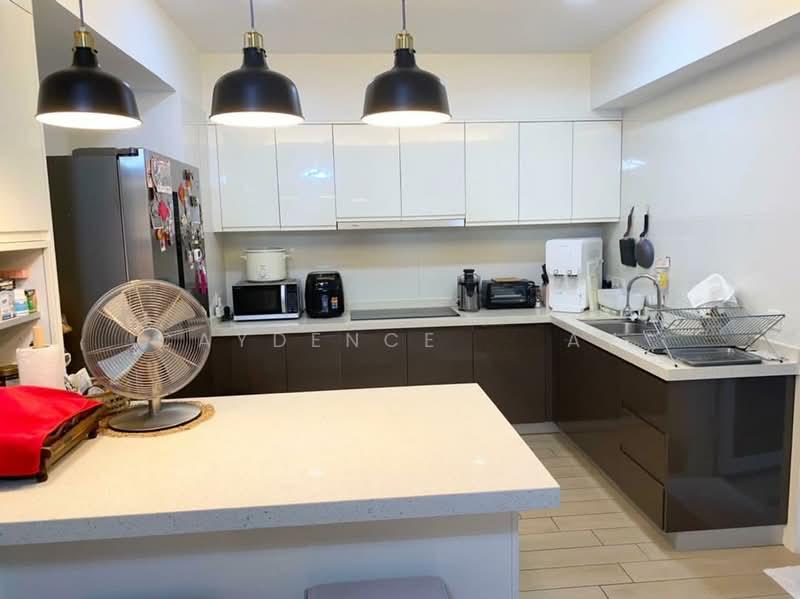 Royalle Condominium - 5