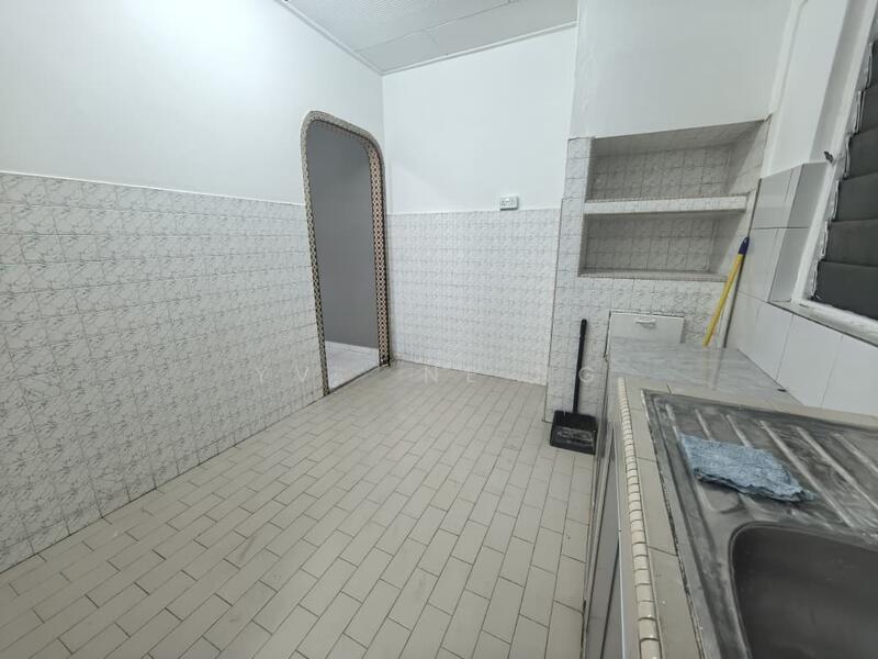 Flat Taman Ungku Tun Aminah - 5