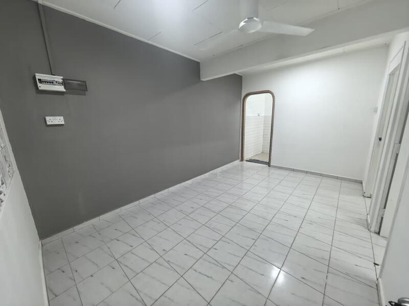 Flat Taman Ungku Tun Aminah - 1