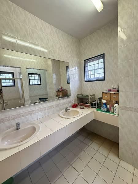 Bukit jelutong - 4