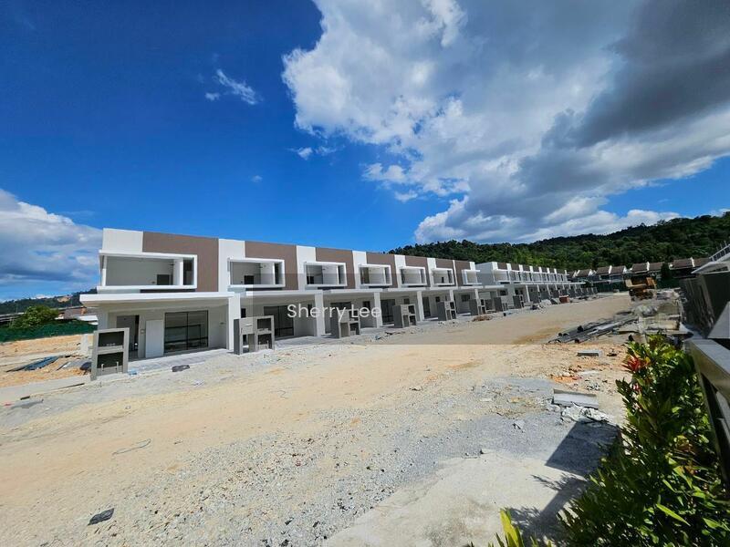 Terrace house at Desa Budiman - 2