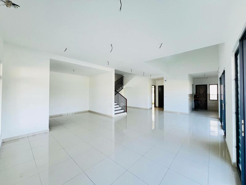 The Eighth, Elmina Green - 3