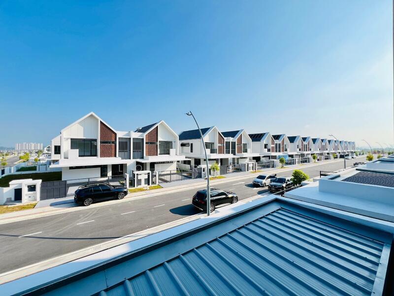 The Eighth, Elmina Green - 4