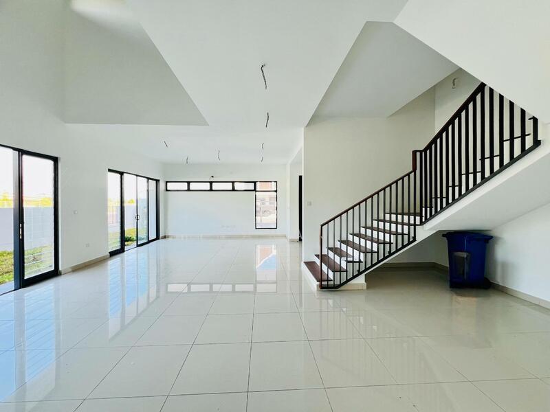 The Eighth, Elmina Green - 5