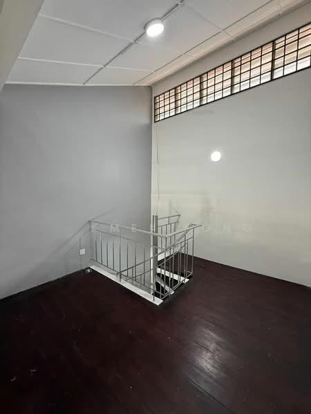 Jalan Molek 2/2x - 4