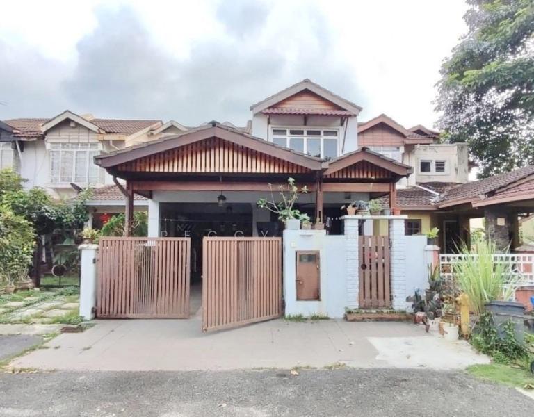 Double Storey Terrace House @ Taman Serdang Raya, Seri Kembangan - 3