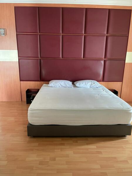 Gurney Palace - 5