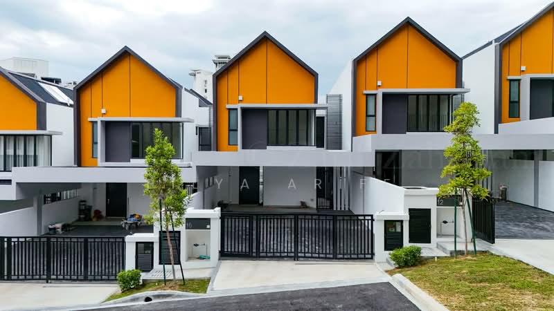 KL East : East 57 - 1