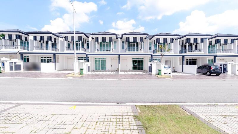 LIMITED NO HOUSE BLOCKING unit CLASSIC HOME 20x70 MELLOWOOD Eco Majestic Semenyih - 2