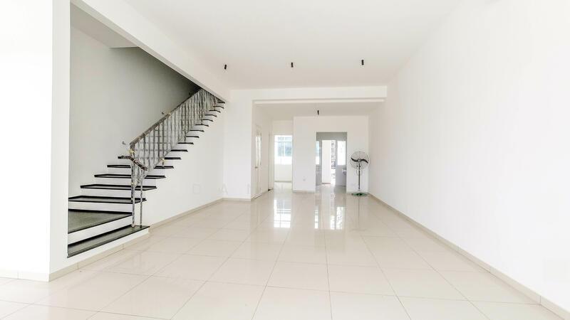 LIMITED NO HOUSE BLOCKING unit CLASSIC HOME 20x70 MELLOWOOD Eco Majestic Semenyih - 4