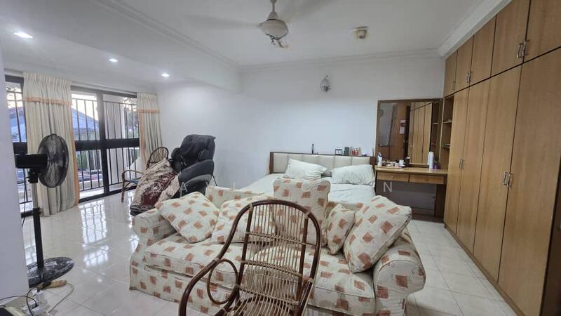 Taman Megah - 4