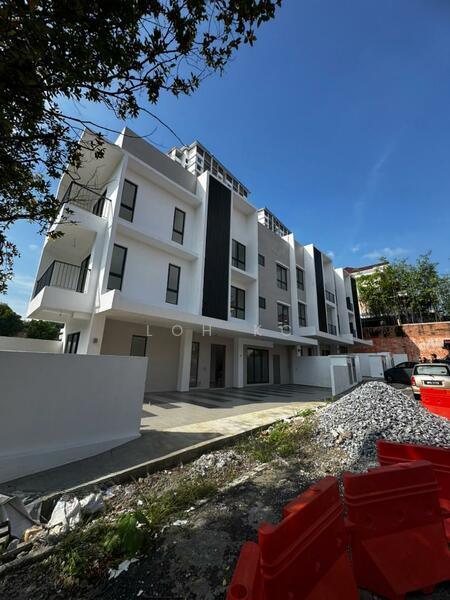 Taman Naga Emas 3 Storey Corner Lot Superlink House - 1