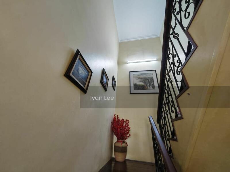 Semi-D house at SS2 - 5
