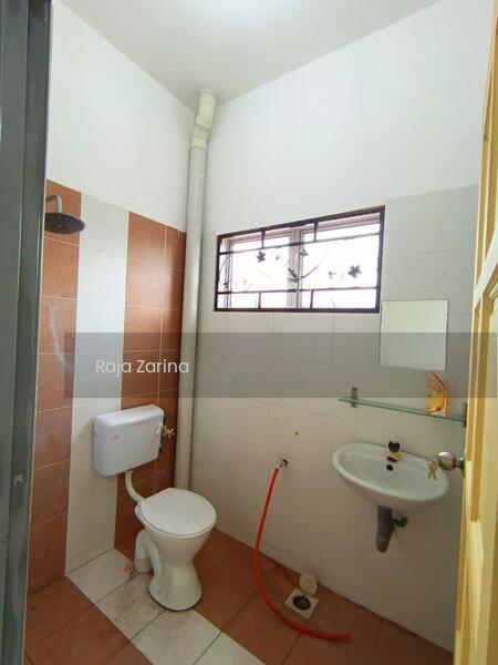 Jalan Lakeville 2, Bandar Universiti, Seri Iskandar, Perak - 2