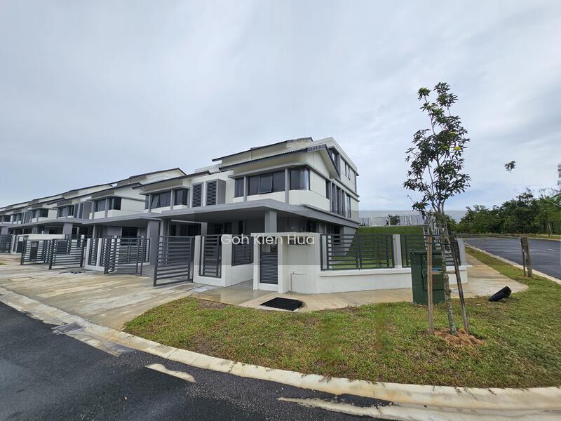 Brand New 3 Stry Corner Lot Semi-D @ Amverton Hills, Sg Buloh, Selangor - 1