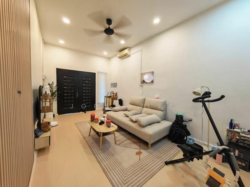 Taman Pulai Utama End Lot Single Storey Terrace for Sale - 3