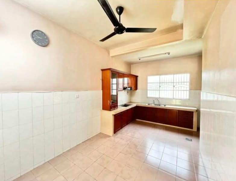 200k Below Market Value Double Stry Landed Jln Pending Bandar Puteri Klang - 2