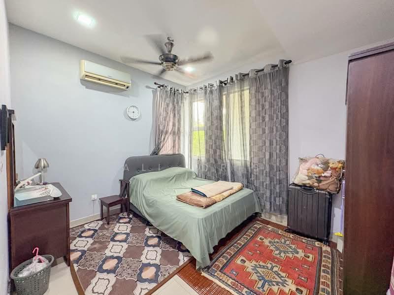 Bandar Baru Enstek, Nilai - 4