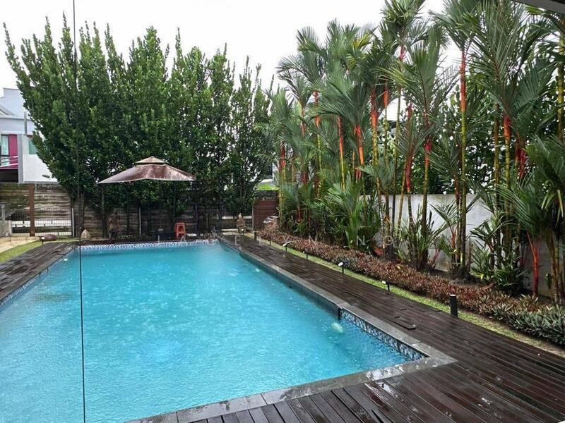 Noble Park Grand Pool Villas East Ledang - 1