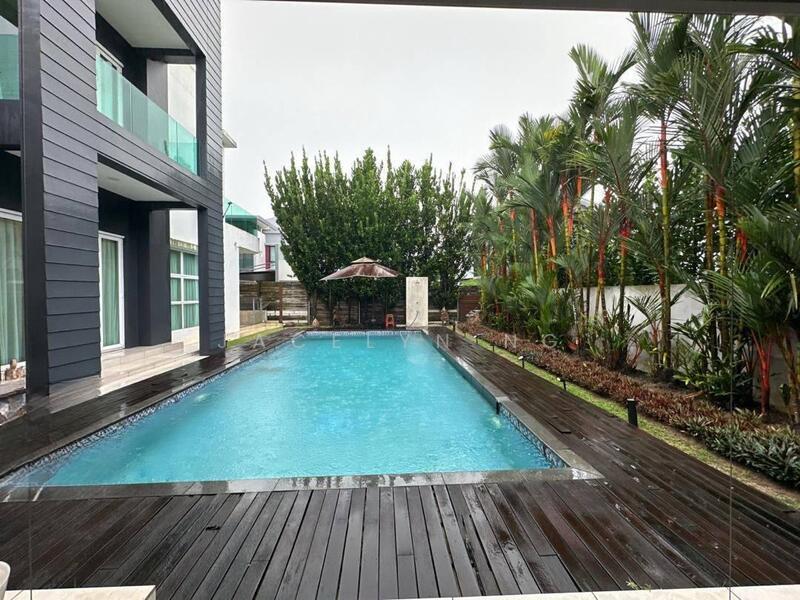 Noble Park Grand Pool Villas East Ledang - 2