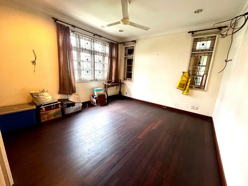 JALAN TEMPLER, PETALING JAYA. - 4