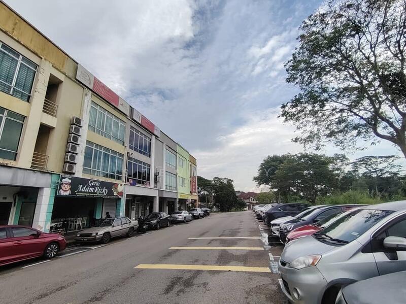 Taman Nusa Bestari three storey shoplot - 3