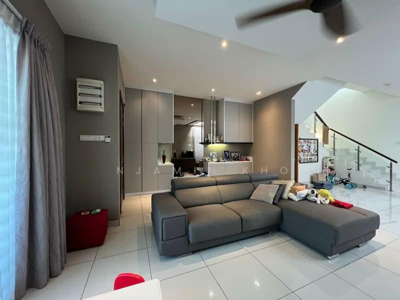 Lyden, Terrace House - 3