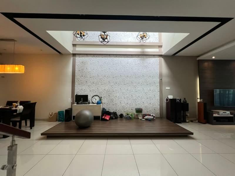 Lyden, Terrace House - 5