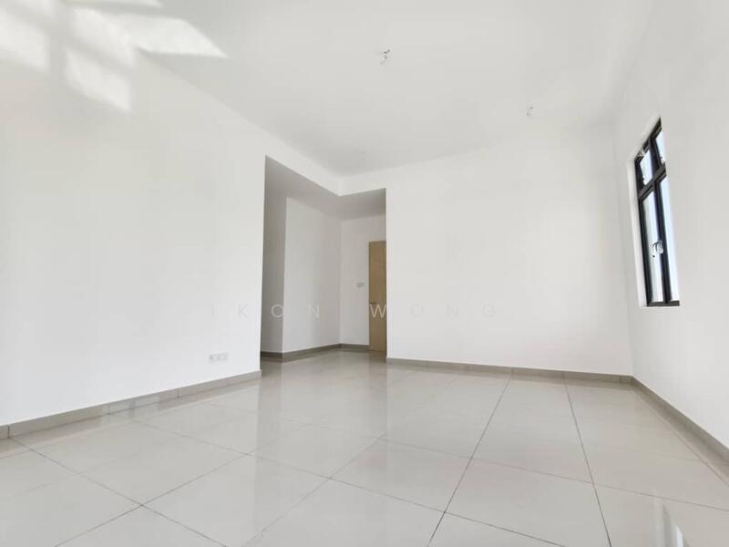 Taman Mount Austin - 4