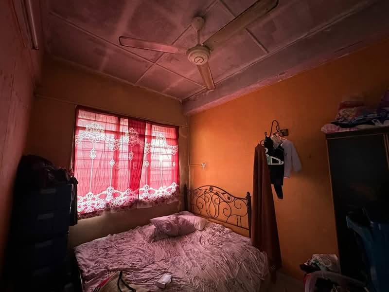Flat Taman Perling - 5