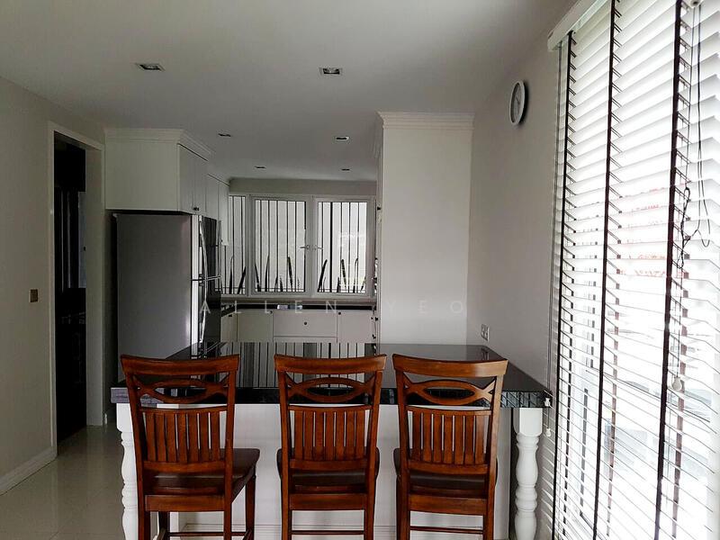 Central Park condominium - 5