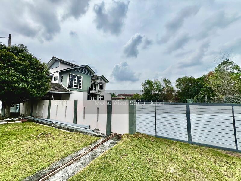 Bungalow at Bandar Baru Salak Tinggi - 2