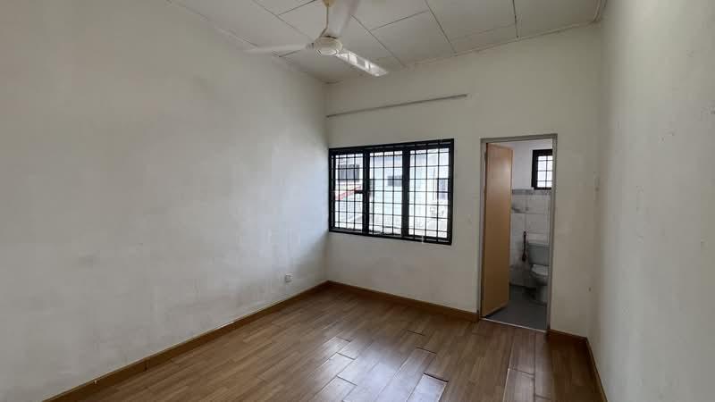Taman Sri Putri - 4