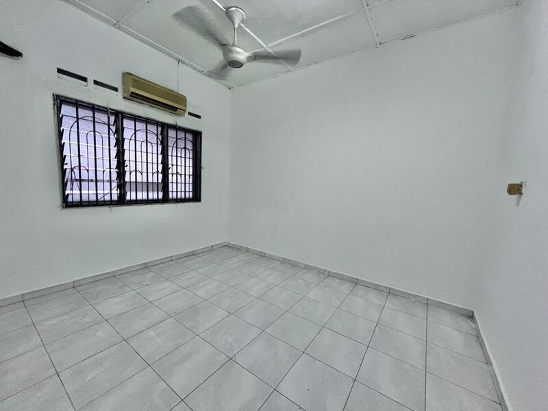 Taman Johor Jaya - 4