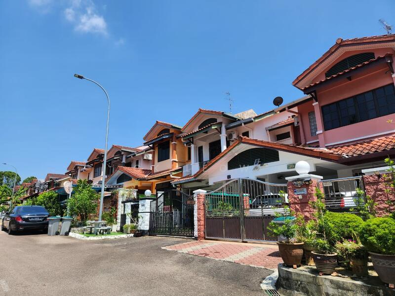 Double storey house for sale at Damansara aliff - 1
