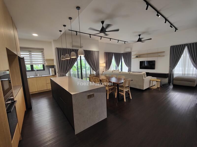 City of Elmina : Reesia - 1