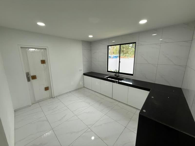 Taman Mount Austin - 5