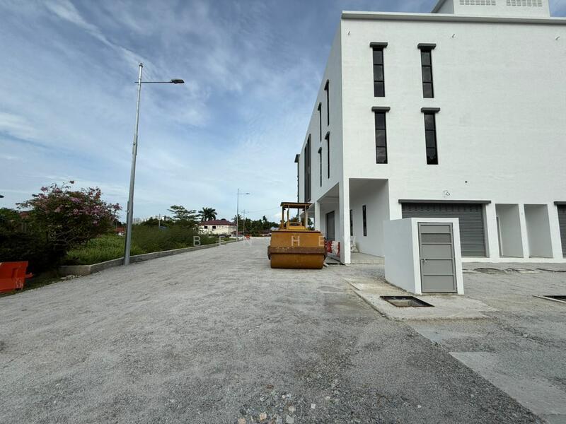 Jalan Permatang Damar Laut - 3