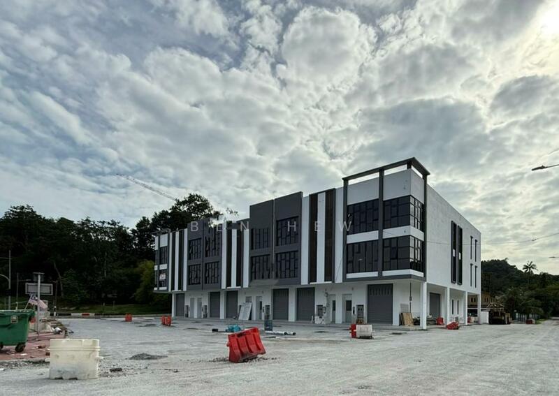 Jalan Permatang Damar Laut - 5