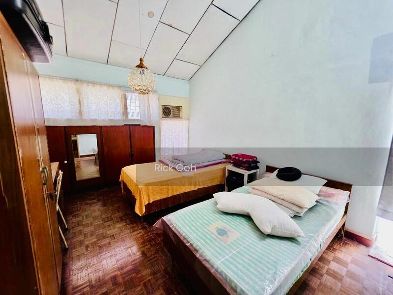 Bungalow at Taman Scotland - 5